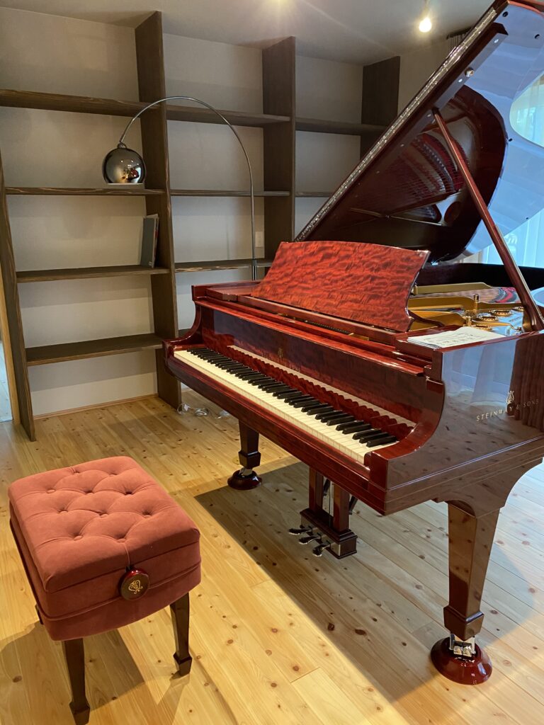 Bösendorfer Model 225